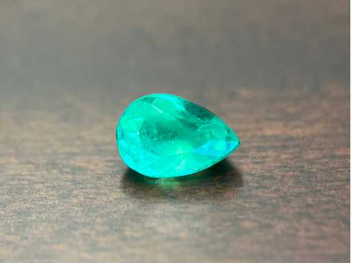 Emerald - 1.38 carat natural Colombian Muzo emerald of very high quality