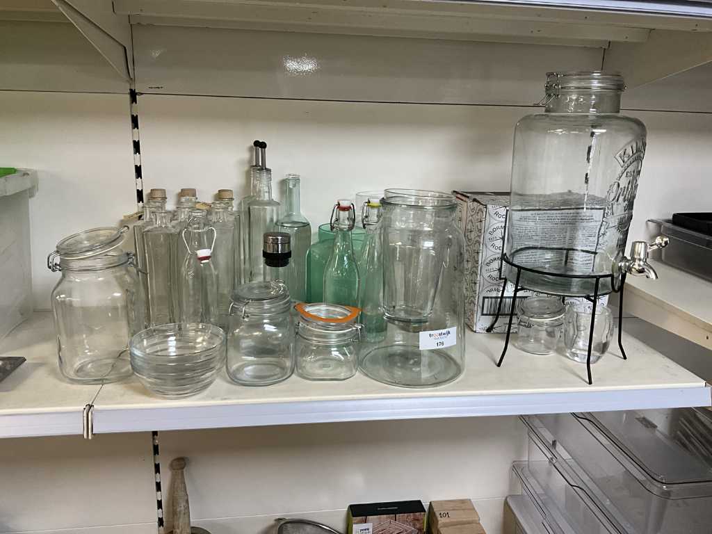 Bottles and jugs (34x)