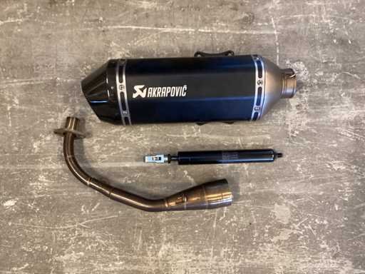 engine exhaust - Akrapovic slip-on