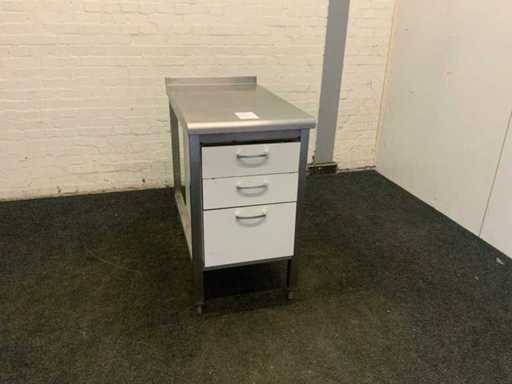 Stół roboczy ze stali nierdzewnej