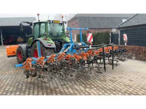 33657b9d-fa92-427b-8ddd-c2e17f8d1d15.mp4