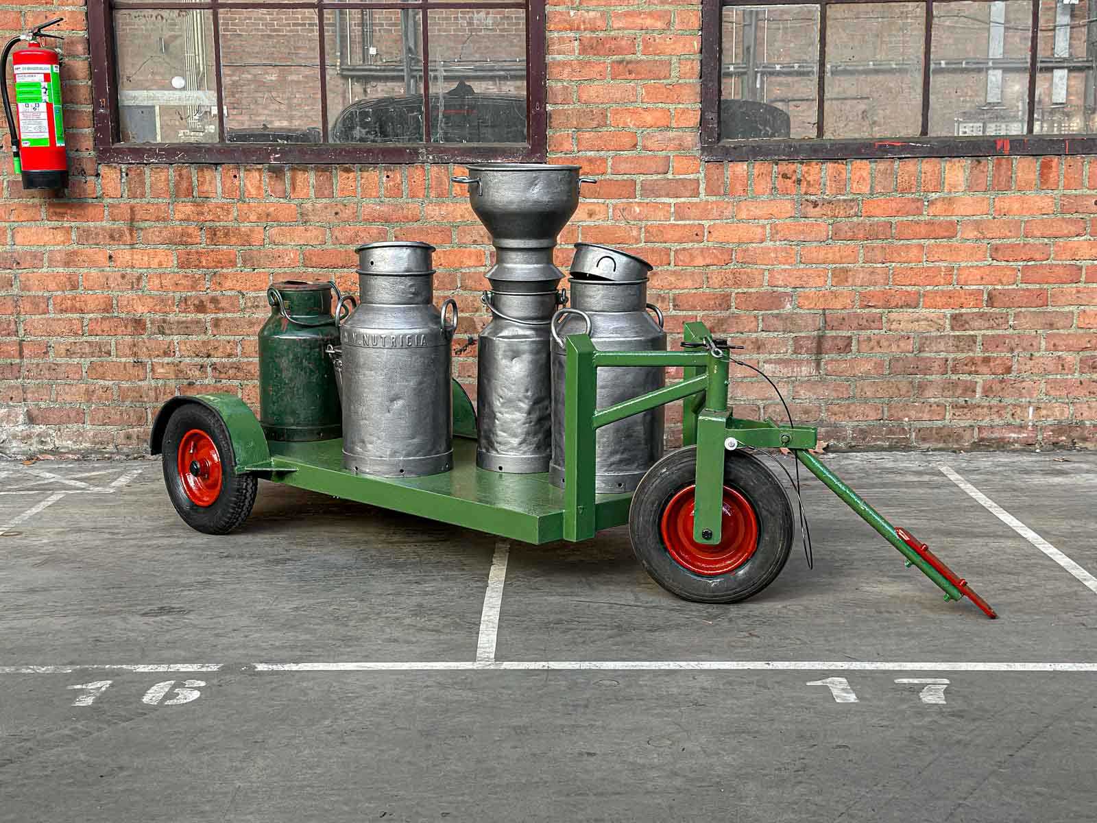 Holder 1955 1-Cilinder Oldtimer Tractor + Originele Melkwagen, TRH-44-X