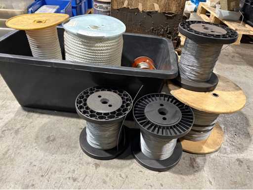 Lots of wire ropes & polyamide ropes on spools