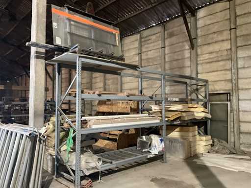 Regały paletowe z zawartością