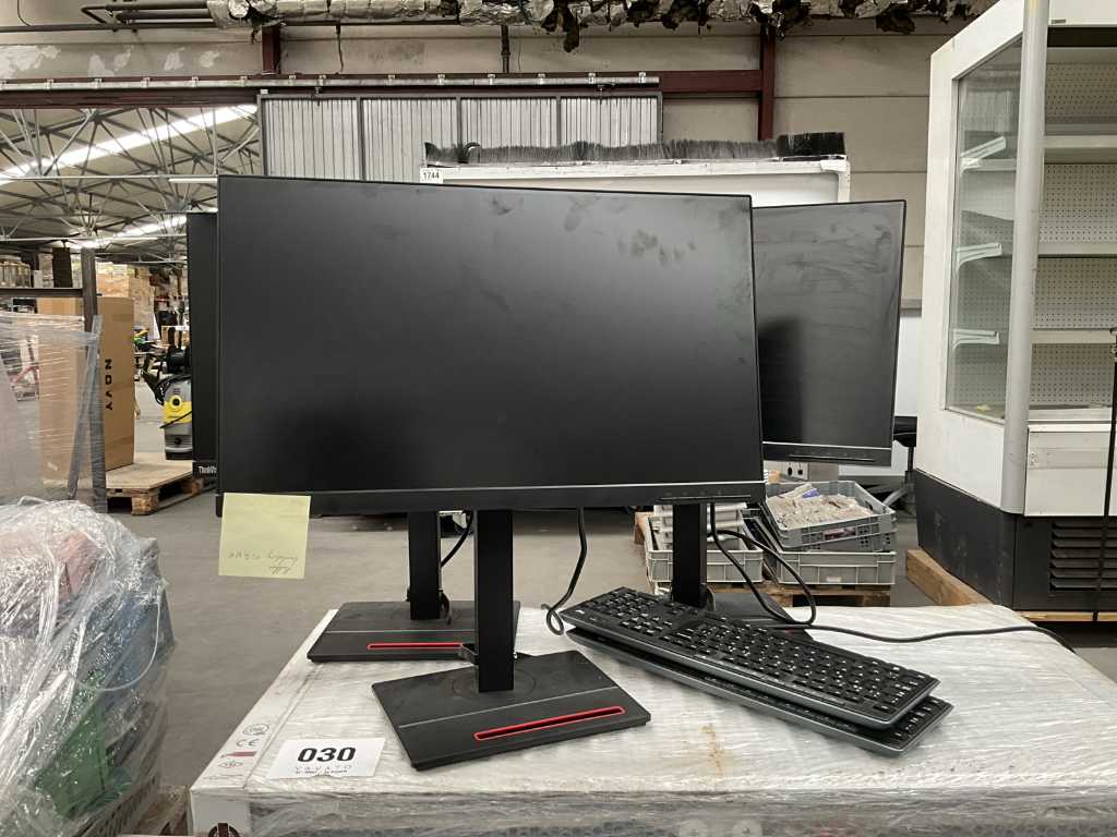 3x monitor LENOVO THINKVISION 2021 + 2x toetsenbord LOGITECH