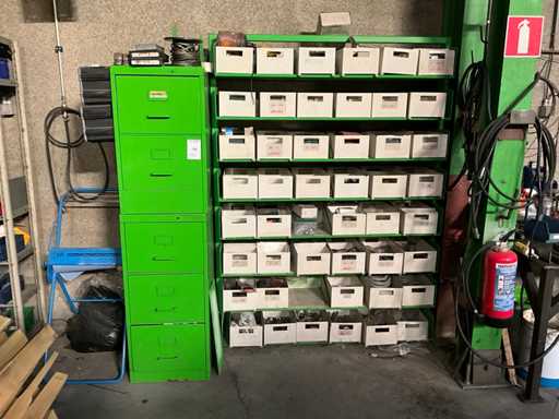 Divers werkplaatsmeubilair (3x)