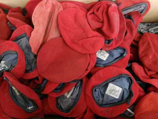 Beret BW, koralowa czerwień, używany, częściowo wadliwy (R13) (150x)