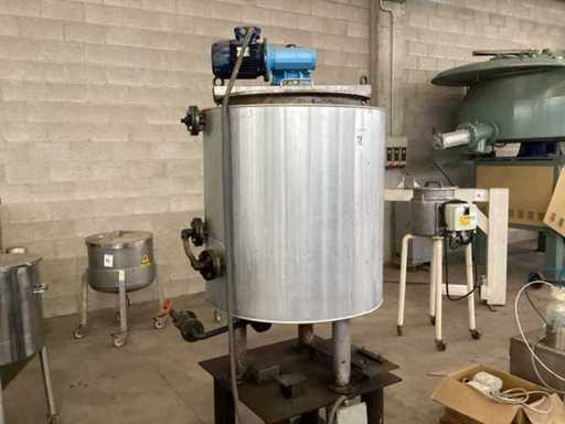 Lagertank mit Mischer