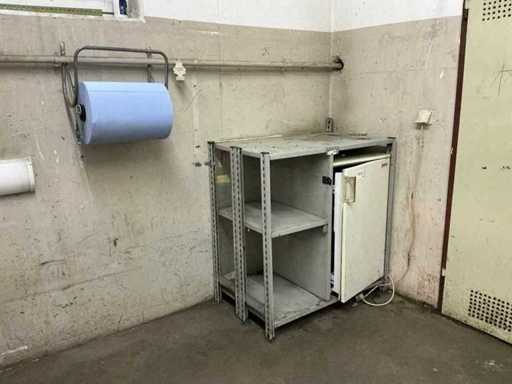Werkstattregal mit Kühlschrank