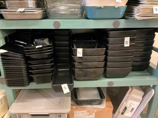 Divers bols en plastique (140x)