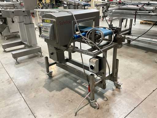 Safeline Metal Detector