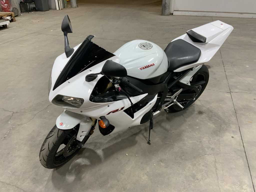 Moto Yamaha YZF-R1
