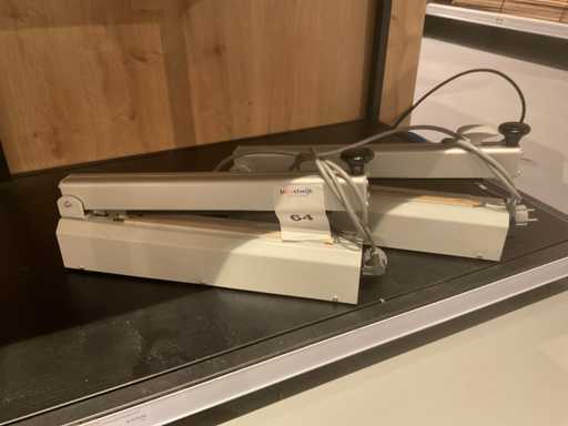 Impulse E 300 Seal machine (2x)
