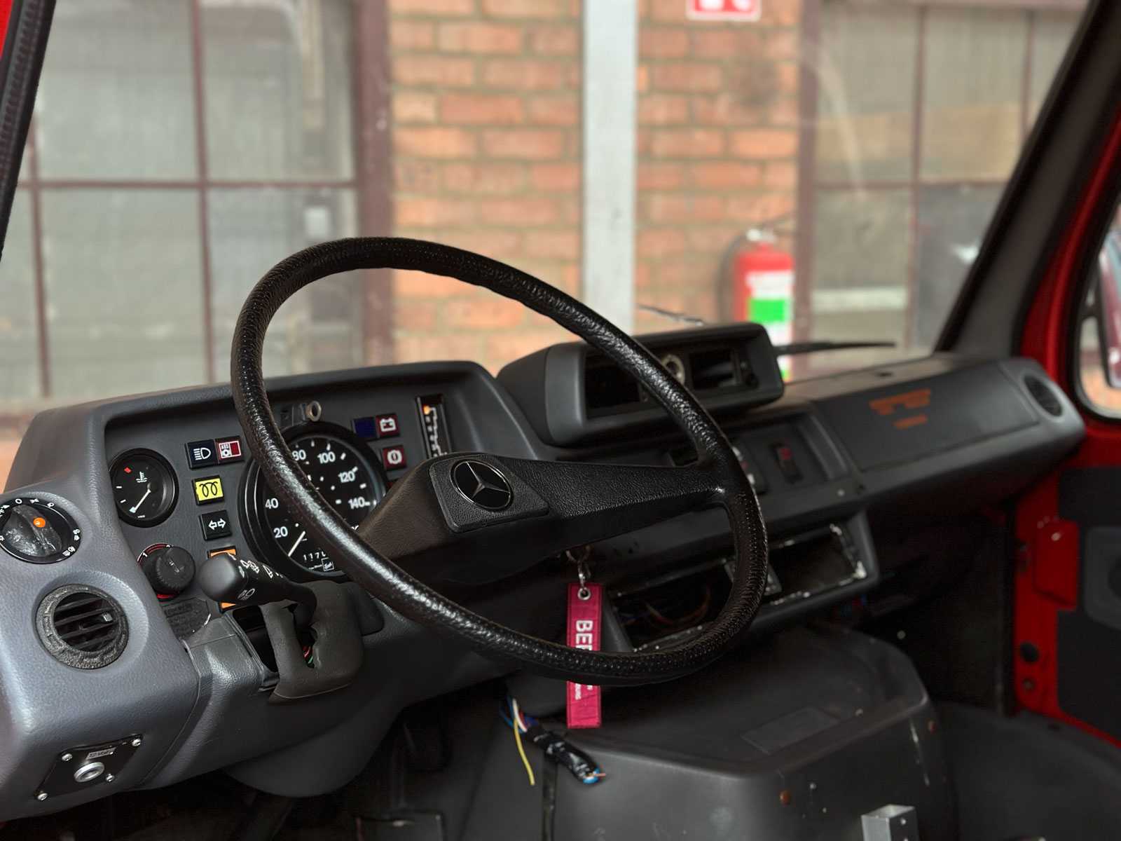 Mercedes-Benz -Brandweerwagen- 310D hoog G.V.W. Lang/Laag 95pk 1994, V-76-NGP