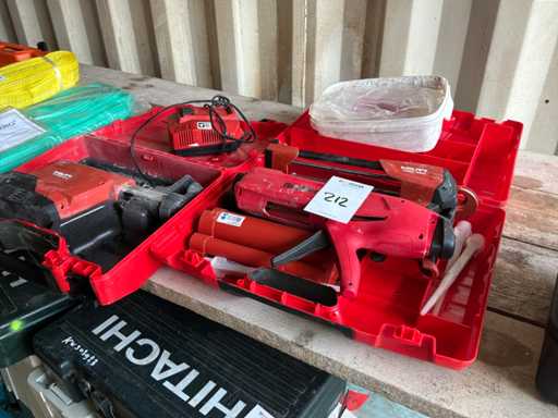 Hilton / fisher Drill vacuum cleaner / caulking guns (4x)