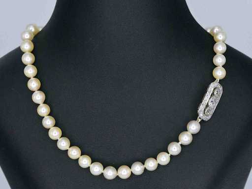 Parelsnoer met diamanten art deco sluiting