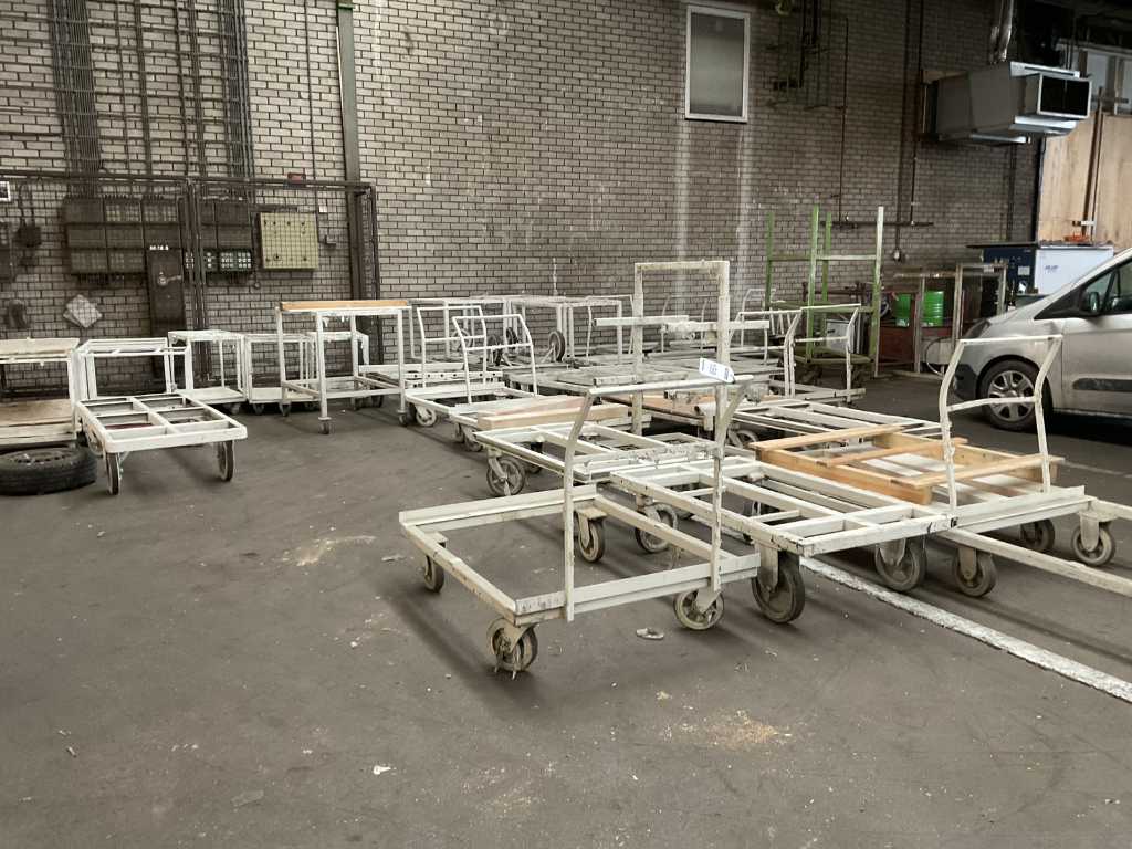 Batch of various drying trolleys (approx. 35x)