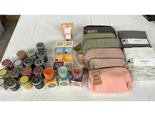 Mieszaj du?o ró?nych rzeczy ze ?wiecami i torbami toaletowymi