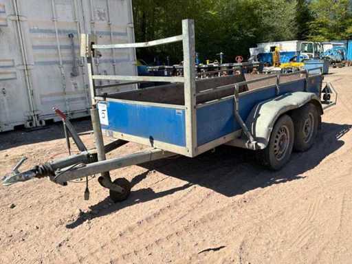 1995 solid V 2000 Trailer