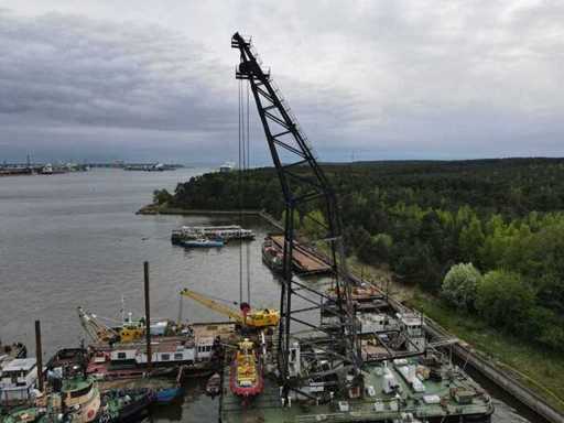 Float Crane 130T, pusher boat