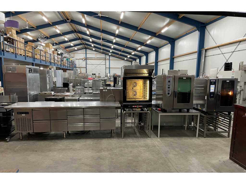 Catering equipment: steamers, baking walls, grill plates and refrigerated workbenches