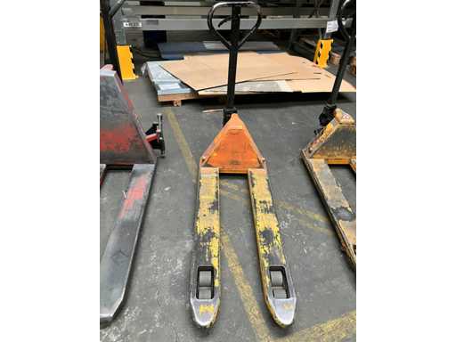Pallet truck