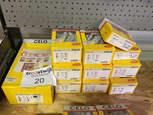 11 Schachteln mit Steckern