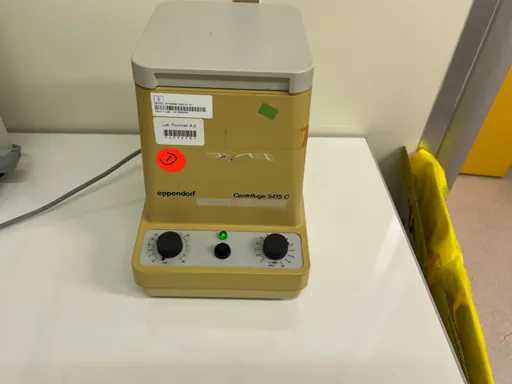 Eppendorf - 5415C - Centrifuge
