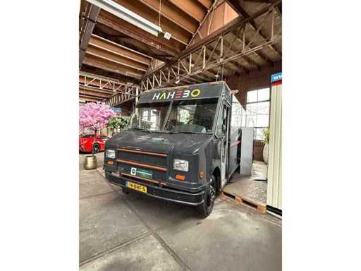 Utilimaster - Curb-Side mobile coffee corner with passenger side access door