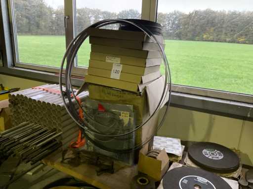 Lot de fer?straie cu band? metalic?