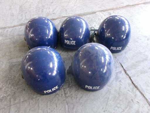Casc? de poli?ie britanic?, defect? (MR) (5x)