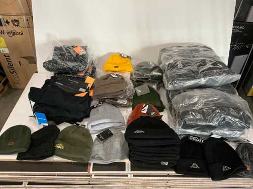Batch of various Quiksilver/Kappa hats/neck warmers (156x)