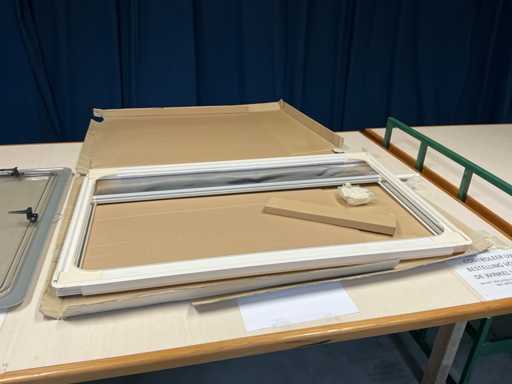 Fenêtre articulée et auvent