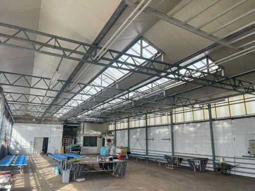 Construcție din oțel cu ventilație (12,80x42,55 mtr) (545 m2)