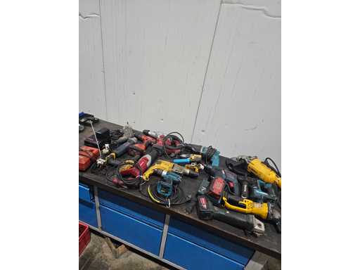   Mixed lot of electric and cordless power tools