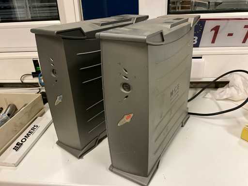2x Back-UPS MGE ELLIPSE 600