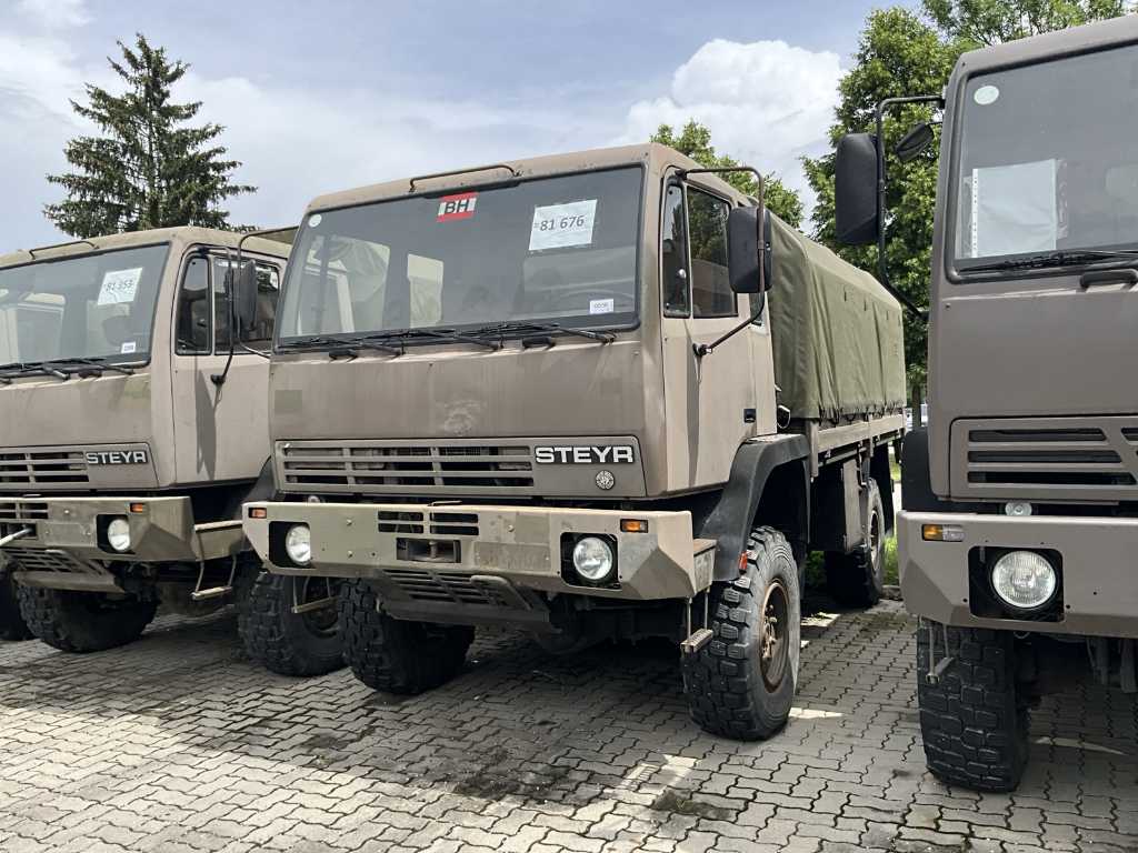 Pojazd wojskowy Steyr 12M18 z 1987 r.