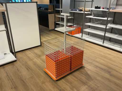 Metallterrasse mit 2 Drahtkörben (3x)