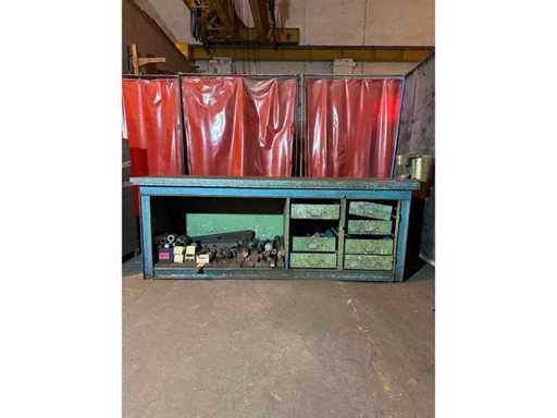 Grande banco da lavoro industriale con cassetti – inclusi gli utensili