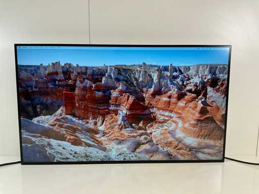 Dell (U3223QE) 32", 3840x2160 (UHD) IPS Monitor