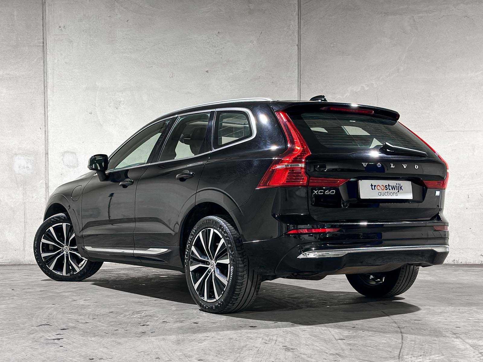 Volvo XC60 2.0 T6 Plug-in hybrid AWD Core Bright 253pk 2027 (Origineel-NL+1e eigenaar), S-190-RP
