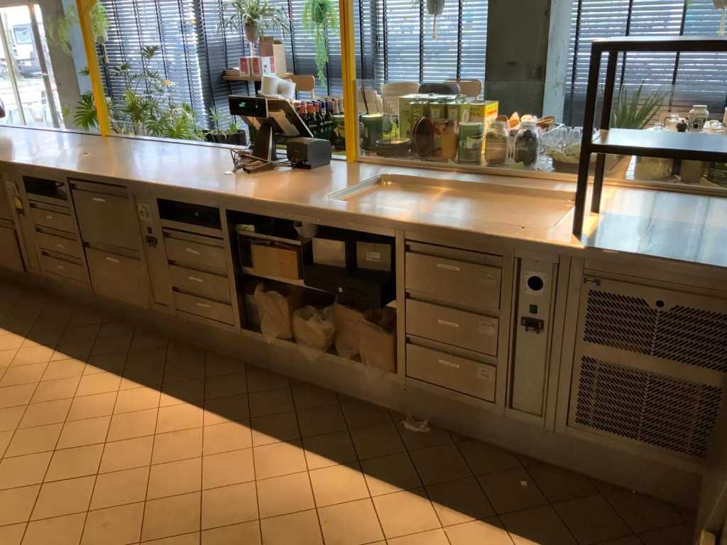 Gazi - Edelstahlmöbel mit Kühlwerkbank