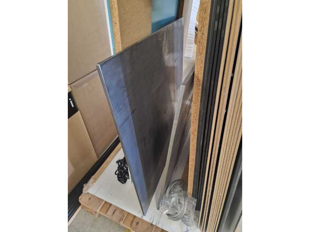 Solid base plate on metal for exhibition stand