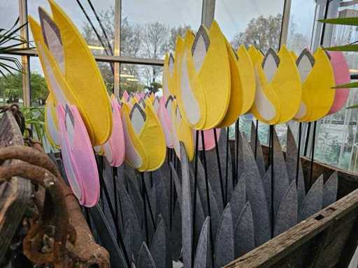 Grote partij vilten tulpen 'Afrikaanse tulp' - ongeveer 200 stuks