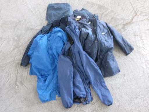 Mélange de vestes de pluie, usagé/endommagé (R14) (34x)