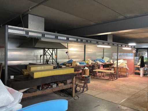 Lijmspuitcabine met afzuiging