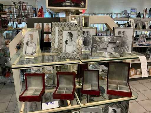 Photo frames and albums (35x)