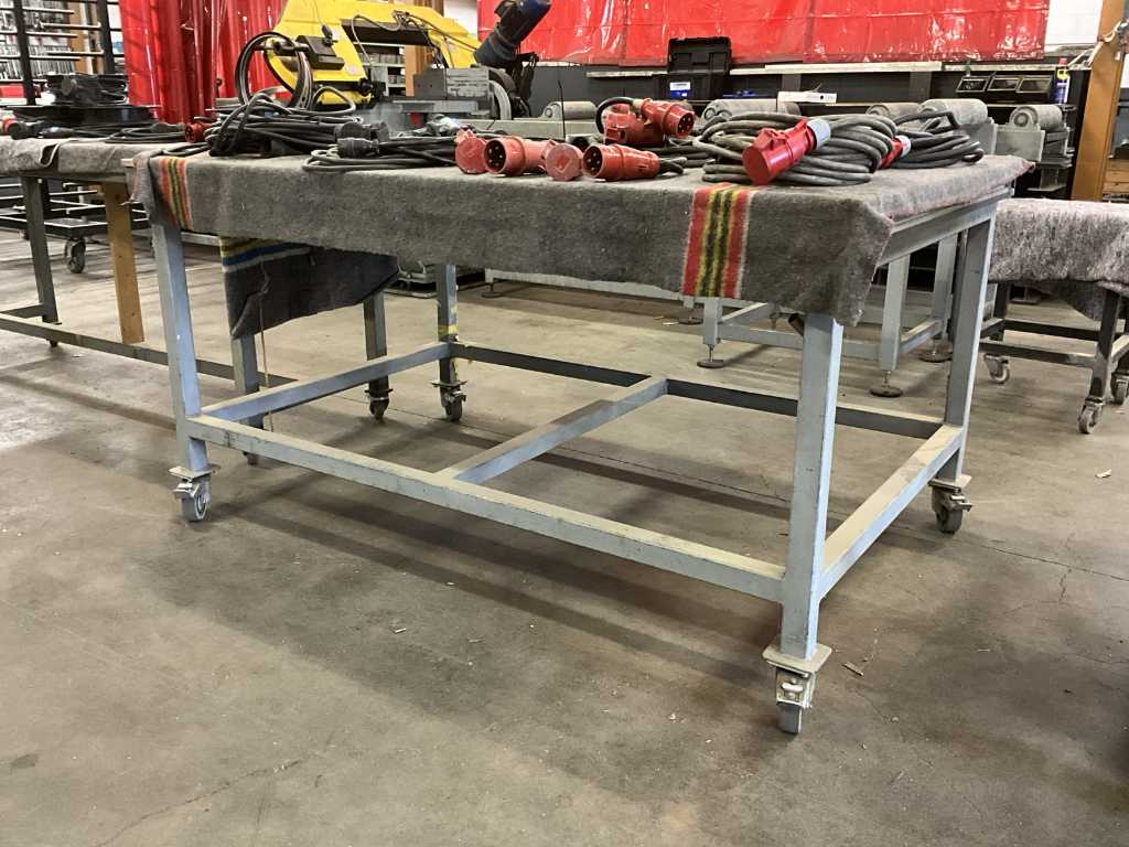 Various work tables (2x)
