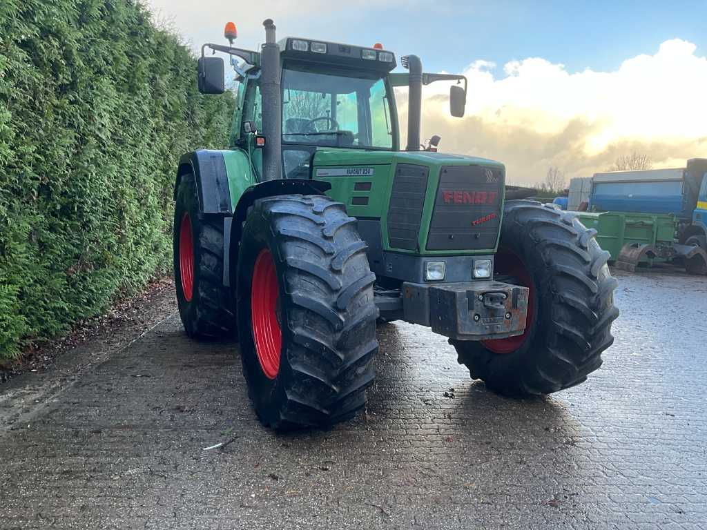 1996 Fendt 824 Favorit tractor agricol cu tracțiune integrală