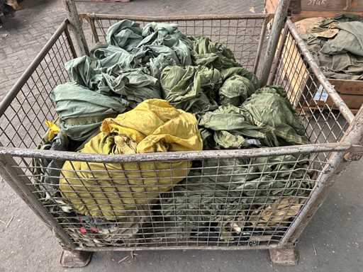 Lot de para?ute ?i piese